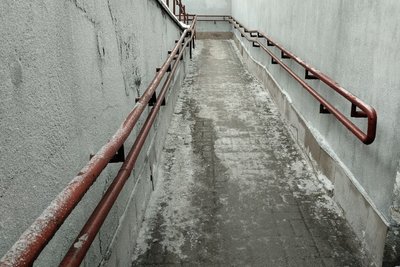 Ожеледиця: в якому стані сходи у парку та у підземному переході в Житомирі Ожеледиця: в якому стані сходи у парку та у підземному переході в Житомирі