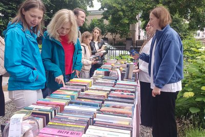 У Луцьку стартував благодійний ярмарок "Книжковий двіж" У Луцьку стартував благодійний ярмарок "Книжковий двіж"