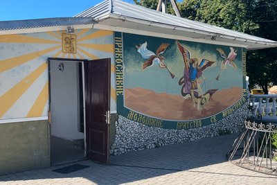 На Рівненщині священник перетворив церковне подвір'я в музей На Рівненщині священник перетворив церковне подвір'я в музей
