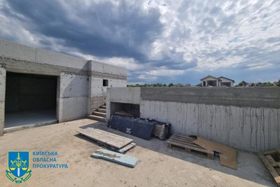 На Київщині судитимуть чоловіка, який без дозволу почав будувати на березі річки На Київщині судитимуть чоловіка, який без дозволу почав будувати на березі річки