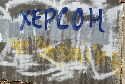 "Ми робили це на світанку. За пів години до закінчення комендантської години". Історія учасника руху спротиву у Херсоні "Ми робили це на світанку. За пів години до закінчення комендантської години". Історія учасника руху спротиву у Херсоні