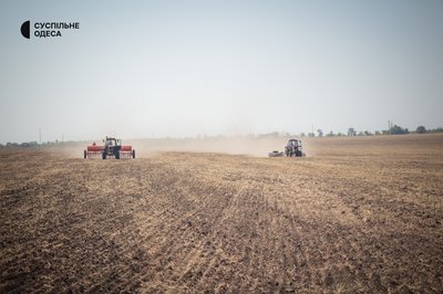 Є насіння та паливо, але заважає посуха: як проходить осіння посівна на Одещині. ФОТО, ВІДЕО Є насіння та паливо, але заважає посуха: як проходить осіння посівна на Одещині. ФОТО, ВІДЕО