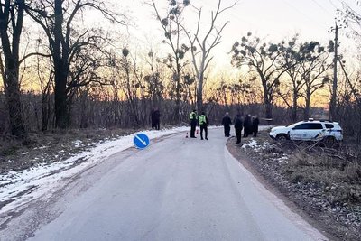 Неподалік Житомира мотоцикл врізався у дерево — загинув водій-підліток Неподалік Житомира мотоцикл врізався у дерево — загинув водій-підліток