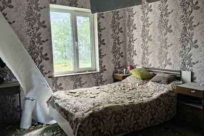 «Від вибуху заклинило двері — насилу вибралася»: жителі громади на Житомирщині про наслідки атаки РФ «Від вибуху заклинило двері — насилу вибралася»: жителі громади на Житомирщині про наслідки атаки РФ
