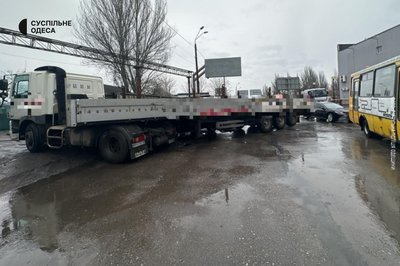 В Одесі сталася ДТП: зіткнулися легковик та вантажівка