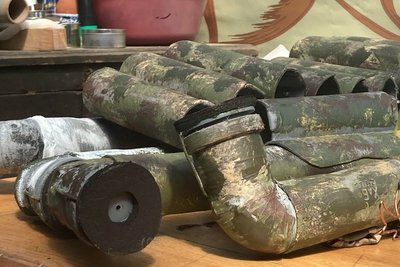 На Харківщині волонтери роблять перископи з труб для військових На Харківщині волонтери роблять перископи з труб для військових