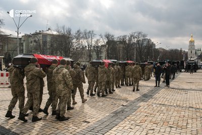 Відспівування у Михайлівському соборі чотирьох бійців добровольчого батальйону "Братство", які загинули 25 грудня у складі ДРГ на території Росії. Київ, 7 березня 2023 року.