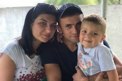 "Працювали батьки, а тепер ми з чоловіком": історія луцької фельдшерки швидкої "Працювали батьки, а тепер ми з чоловіком": історія луцької фельдшерки швидкої