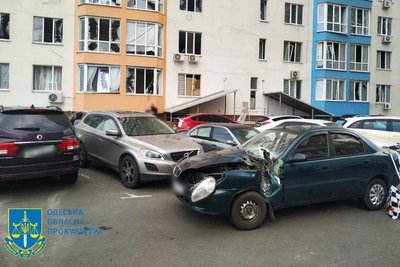 Вибиті вікна та уламки на подвір'ї: наслідки нічної атаки по Одещині Вибиті вікна та уламки на подвір'ї: наслідки нічної атаки по Одещині