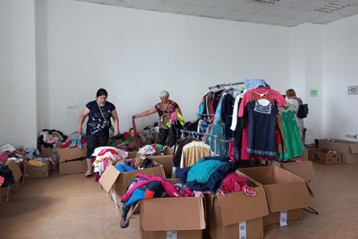 Уродженка Хорошева Наталія Залевська разом із чоловіком передала зі США майже 60 тонн гуманітарної допомоги для ВПО Уродженка Хорошева Наталія Залевська разом із чоловіком передала зі США майже 60 тонн гуманітарної допомоги для ВПО