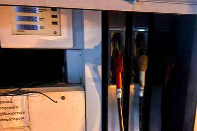 Продаж пального без ліцензії: поліцейські викрили дві нелегальні АЗС у Рівному Продаж пального без ліцензії: поліцейські викрили дві нелегальні АЗС у Рівному