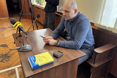 На суді у справі про вбивство 12-річного підлітка з Житомирщини переглядали трансляцію слідчого експерименту На суді у справі про вбивство 12-річного підлітка з Житомирщини переглядали трансляцію слідчого експерименту