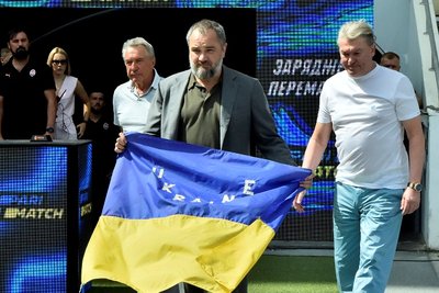 Космос, Антарктида, Imagine Dragons: хто і де підіймав прапор України (ФОТО) Космос, Антарктида, Imagine Dragons: хто і де підіймав прапор України (ФОТО)