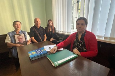 Справа про стрілянину і вбивство житомирянина: мати загиблого вважає, що справу затягують Справа про стрілянину і вбивство житомирянина: мати загиблого вважає, що справу затягують