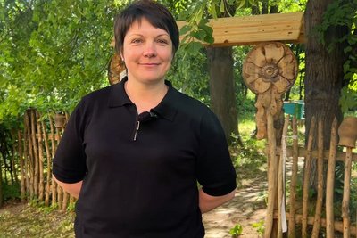 "Хочемо продавати мед і створювати свічки": як студенти на Рівненщині відкрили бізнес на бджолах "Хочемо продавати мед і створювати свічки": як студенти на Рівненщині відкрили бізнес на бджолах