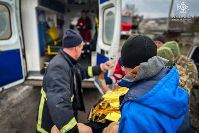 На Одещині врятували врятували рибалку, що провалився під кригу На Одещині врятували врятували рибалку, що провалився під кригу