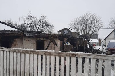 Нічна пожежа на Житомирщині — загинули мама та двоє її неповнолітніх дітей Нічна пожежа на Житомирщині — загинули мама та двоє її неповнолітніх дітей