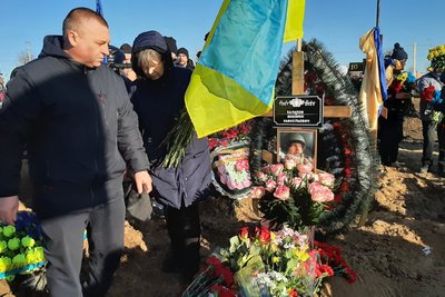 Харківського медика, який загинув під Бахмутом, поховали на Алеї Слави Харківського медика, який загинув під Бахмутом, поховали на Алеї Слави