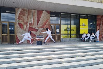 В середмісті Житомира провели безоплатний майстер-клас зі спортивного фехтування В середмісті Житомира провели безоплатний майстер-клас зі спортивного фехтування