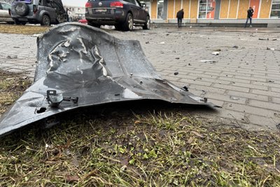 Шосте влучання: РФ знову вдарила безпілотником поблизу ТРЦ у Сумах