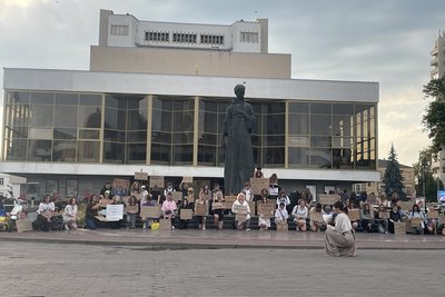 Четвертий день мітингів: у Луцьку понад 300 людей вийшли на акцію проти відставки Федорова Четвертий день мітингів: у Луцьку понад 300 людей вийшли на акцію проти відставки Федорова