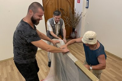 Моє море. Миколаївці евакуювали колекцію Музею мариністичного живопису з Очакова Моє море. Миколаївці евакуювали колекцію Музею мариністичного живопису з Очакова