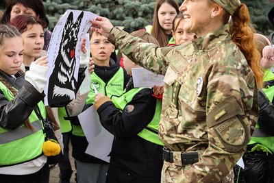 До Всесвітнього Дня тварин поліцейські у Миколаєві запросили дітей до кінологічного центру До Всесвітнього Дня тварин поліцейські у Миколаєві запросили дітей до кінологічного центру