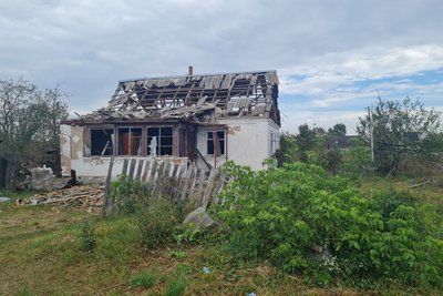 Обстріли у Сонячному на Житомирщині — як відновлюватимуть зруйноване житло та коли платитимуть компенсацію Обстріли у Сонячному на Житомирщині — як відновлюватимуть зруйноване житло та коли платитимуть компенсацію