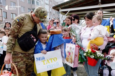 Повернувся живим з полону: на Одещині зустріли військовослужбовця Ігоря Собка Повернувся живим з полону: на Одещині зустріли військовослужбовця Ігоря Собка
