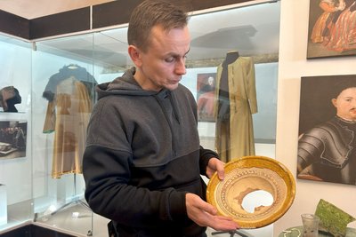 У замку на Рівненщині презентували артефакти із поховання монахинь XVIII століття У замку на Рівненщині презентували артефакти із поховання монахинь XVIII століття