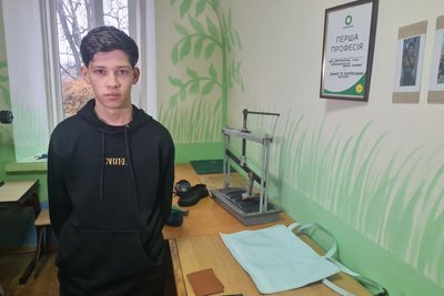 Перша професія: учні спецшколи у Житомирі безоплатно вчаться шити взуття Перша професія: учні спецшколи у Житомирі безоплатно вчаться шити взуття