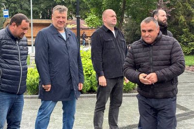 Громадам Житомирщини передали 27 шкільних автобусів Громадам Житомирщини передали 27 шкільних автобусів