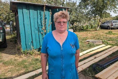 Як відновлюють будинки в селі на Житомирщині, яке постраждало 26 серпня від обстрілу росіян Як відновлюють будинки в селі на Житомирщині, яке постраждало 26 серпня від обстрілу росіян