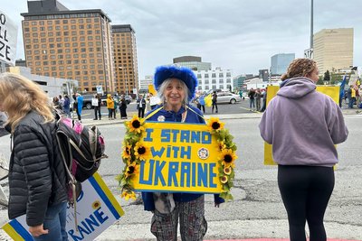 В Анкориджі проходить проукраїнська акція під час зустрічі Трампа і Путіна В Анкориджі проходить проукраїнська акція під час зустрічі Трампа і Путіна