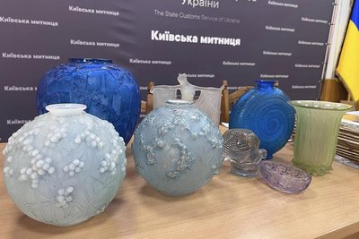 Археологічні артефакти, ікони, стародруки: Київська митниця передала вилучені цінності музеям Археологічні артефакти, ікони, стародруки: Київська митниця передала вилучені цінності музеям