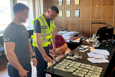 Обвинувачують у вимаганні 4000 доларів за списання зі служби: на Житомирщині судитимуть гендиректора райлікарні Обвинувачують у вимаганні 4000 доларів за списання зі служби: на Житомирщині судитимуть гендиректора райлікарні