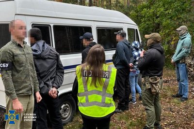 На Житомирщині СБУ викрила організатора незаконного переправлення чоловіків через кордон На Житомирщині СБУ викрила організатора незаконного переправлення чоловіків через кордон