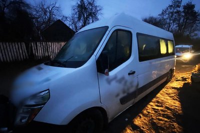 На Житомирщині ексвійськовій і волонтерці з Луганщини побили автівку — справу розслідує поліція На Житомирщині ексвійськовій і волонтерці з Луганщини побили автівку — справу розслідує поліція