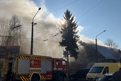 Пожежа в центрі Житомира — загорілося кафе Пожежа в центрі Житомира — загорілося кафе