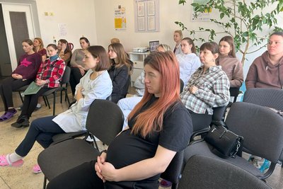 У місті на Рівненщині мам вчили користуватися слінгами У місті на Рівненщині мам вчили користуватися слінгами