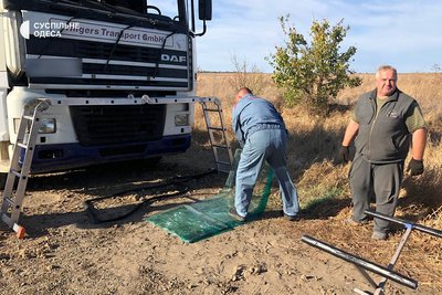 Свідок вибуху Олександр Луцишин поряд зі своїм пошкодженим авто Свідок вибуху Олександр Луцишин поряд зі своїм пошкодженим авто
