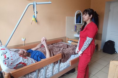 "Усміхається, коли на себе дивиться": бійцю з Волині лікарі відновили череп після поранення "Усміхається, коли на себе дивиться": бійцю з Волині лікарі відновили череп після поранення
