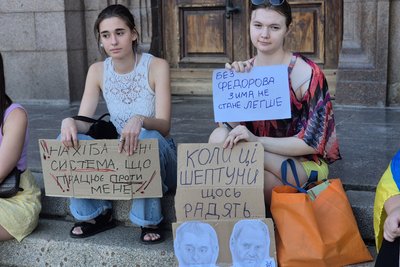 День 13. У Миколаєві протестувальники вимагають повернути Федорова на посаду міністра оборони День 13. У Миколаєві протестувальники вимагають повернути Федорова на посаду міністра оборони