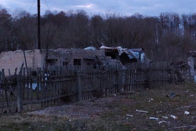 Будівля, яка була зруйнована внаслідок влучання російської КАБ у Студенку, 26 березня 2026 року Будівля, яка була зруйнована внаслідок влучання російської КАБ у Студенку, 26 березня 2026 року