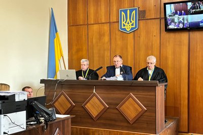 Суд у справі жителів Житомирщини, обвинувачених в рекеті, знову перенесли Суд у справі жителів Житомирщини, обвинувачених в рекеті, знову перенесли