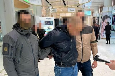 За $500 тисяч обіцяв уникнути санкцій: у Києві затримали шахрая-СБУшника За $500 тисяч обіцяв уникнути санкцій: у Києві затримали шахрая-СБУшника