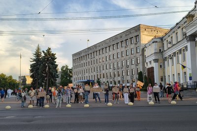 У Житомирі знову вийшли на протест проти відставки Федорова з посади міністра оборони України У Житомирі знову вийшли на протест проти відставки Федорова з посади міністра оборони України