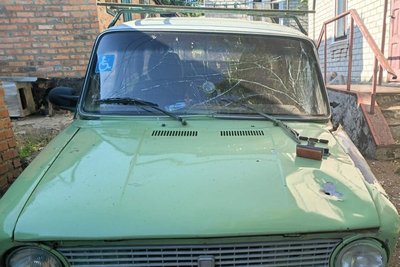 Пошкоджене авто через удар росіян FPV-дроном по Слатиному Пошкоджене авто через удар росіян FPV-дроном по Слатиному