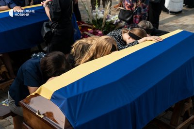 Прощання з пілотами двох вертольотів "Мі-8"