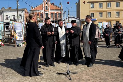 "Був сиротою, мріяв про свою сім’ю": на Рівненщині попрощалися з 20-річним солдатом Валентином Лукіним "Був сиротою, мріяв про свою сім’ю": на Рівненщині попрощалися з 20-річним солдатом Валентином Лукіним